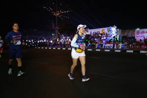 BIB: 745, 2424
                            <button type="button" onclick="openModal(23039717)" class="btn btn-primary btn-sm float-right btn-popup" data-toggle="modal" data-target=".modal-high-quality">
                        <i class="fas fa-shopping-cart"></i> Add to Cart
                    </button>
                                            <button type="button" onclick="isThisMe(23039717, true)" class="btn btn-success btn-sm float-right btn-popup btn-isme hidden" data-toggle="tooltip" data-placement="bottom" title="นี่คือรูปของคุณใช่ไหม คลิกที่นี่เพื่อเอาเข้าอัลบั้ม">
                        <i class="fas fa-plus"></i> Add to album
                    </button>
                    <button type="button" onclick="isThisMe(23039717, false)" class="btn btn-warning btn-sm float-right btn-popup btn-isnotme hidden">
                        <i class="fas fa-ban"></i> Remove from album
                    </button>